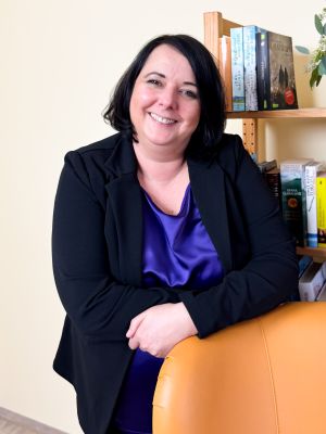 Frau Katja Engl