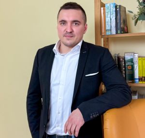 Herr Kenan Mujkic